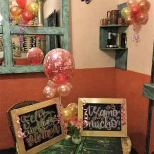 Globos Estándar del Color de su Elección y Letreros Vintage Decorativos